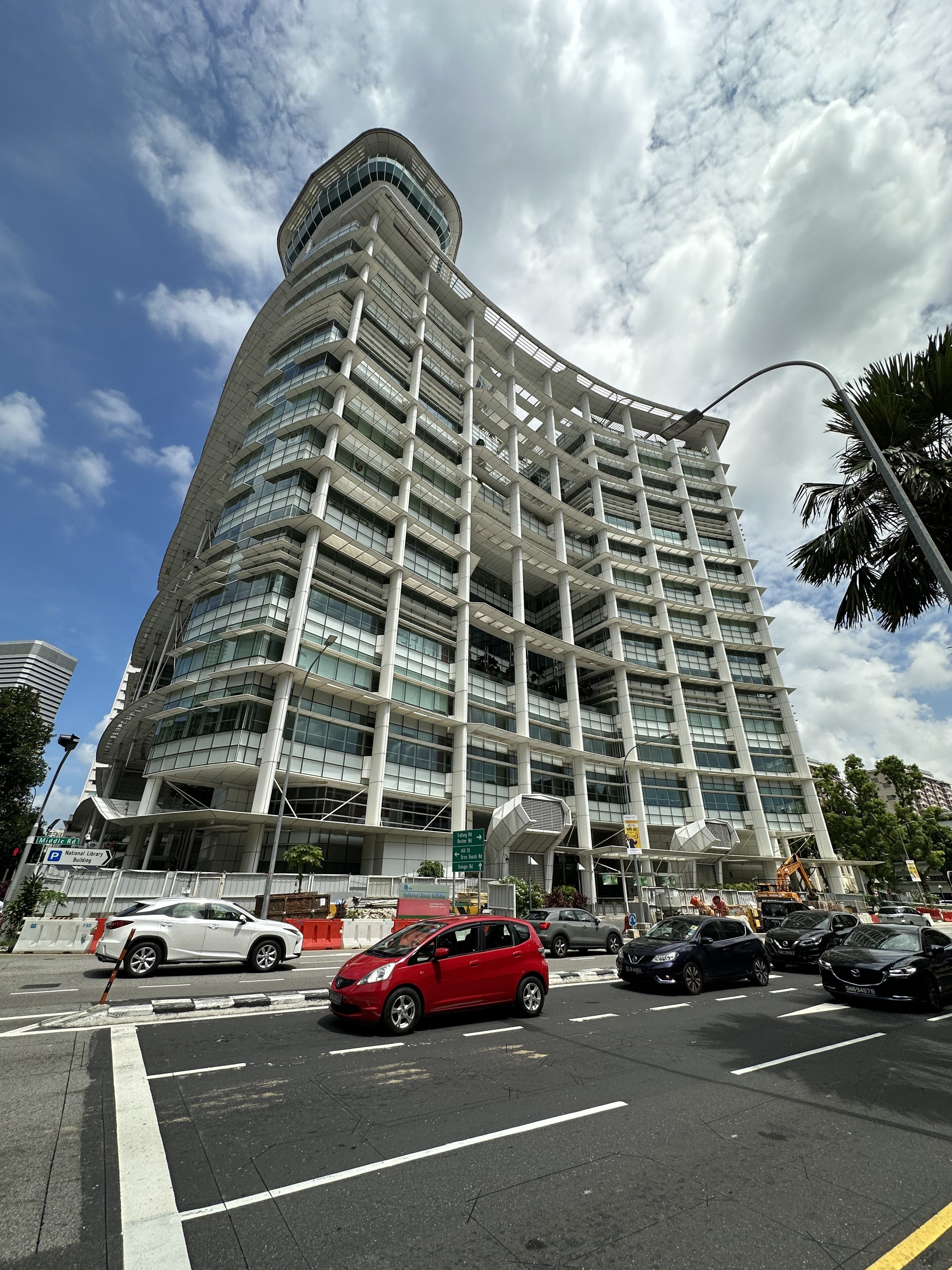 シンガポール国立図書館、中央公共図書館が入る建物